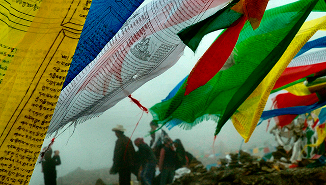 Banderas de oración en el monasterio de Samye, Tíbet. Foto: P. Arcos